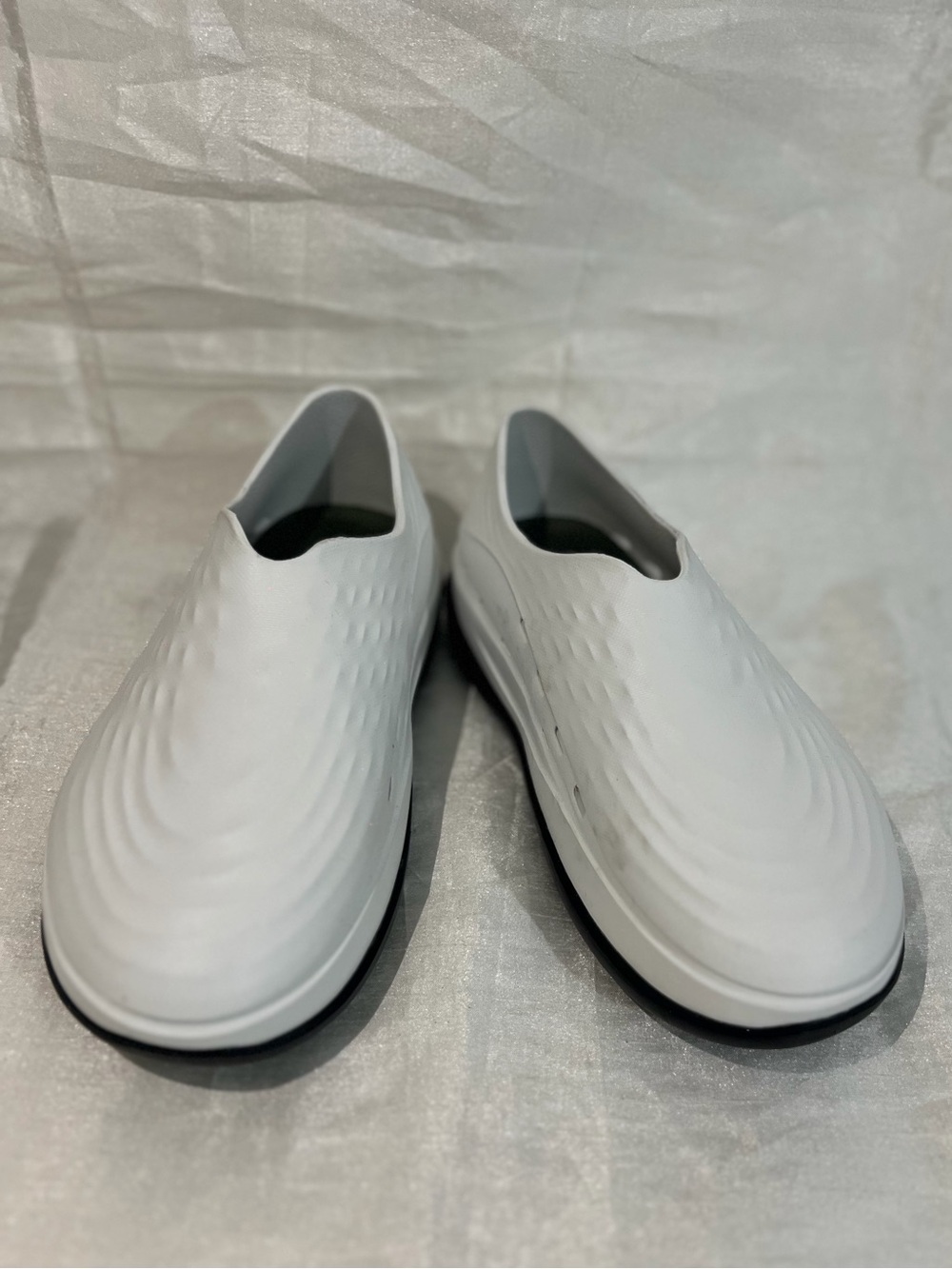 STAND+ The Standing Shoe  Slip-On White Size Men 6 / Women’s 8